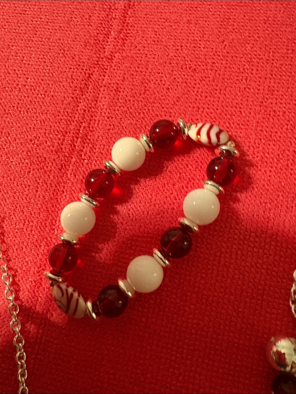 Red and White Beaded Necklace and Bracelet Set nice for Christmas or Valentines - Picture 6 of 10
